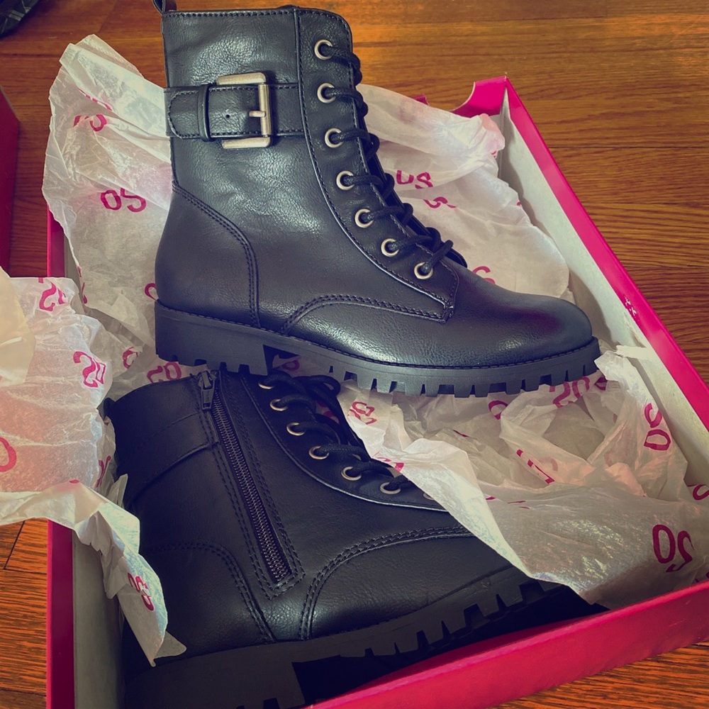 New SO Black Boots